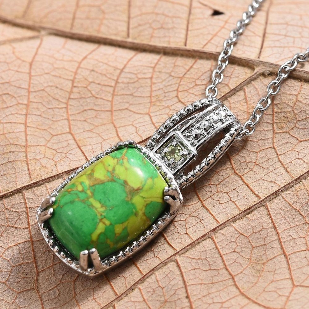Mojave Green Turquoise Pendent.  20 inch chain